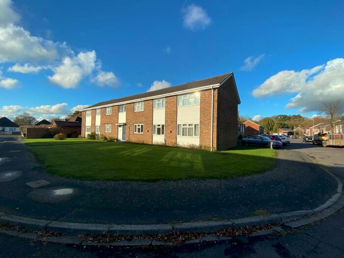 2 Bedroom Flat To Rent In Chambers Avenue, Romsey, SO51