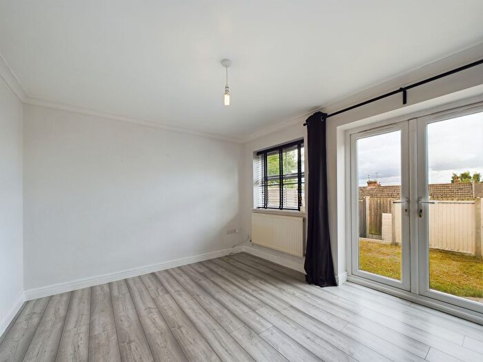 3 Bedroom Town House To Rent In Birchwood Lane, Alfreton, DE55