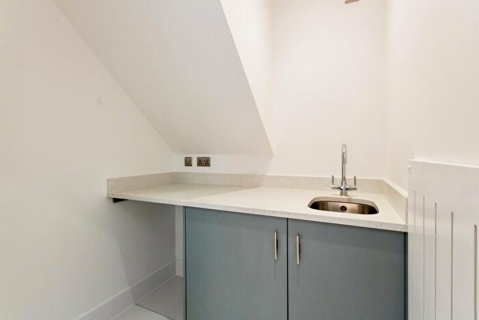4 Bedroom Detached House For Sale In Bridge Road, Nottingham, NG8