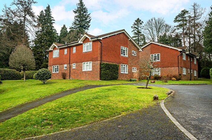 1 Bedroom Flat For Sale In Hindhead, Surrey, GU26