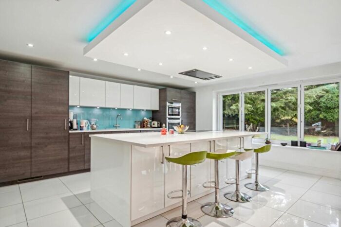 5 Bedroom Detached House For Sale In Blyton Close, Beaconsfield, HP9