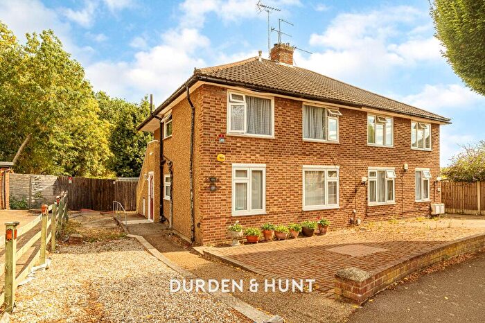 2 Bedroom Maisonette For Sale In River Way, Loughton, IG10