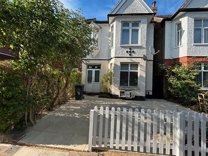 5 Bedroom Flat To Rent In St Pauls Avenue, Willesden Green, NW2