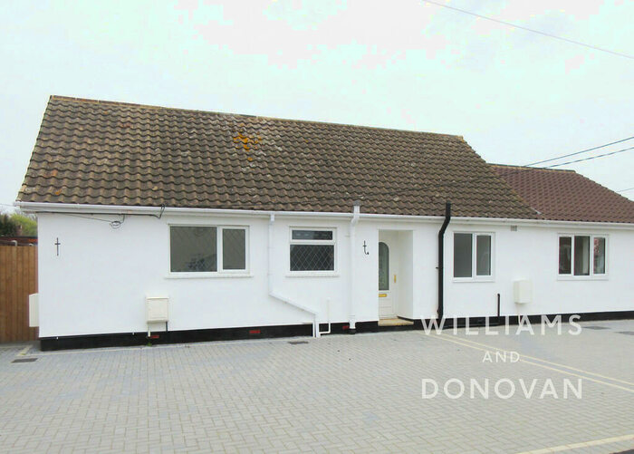 2 Bedroom Semi-Detached Bungalow To Rent In Harewood Avenue, Rochford, SS4
