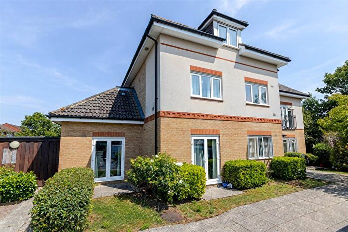 2 Bedroom Flat For Sale In Glebe Avenue, Ickenham, UB10