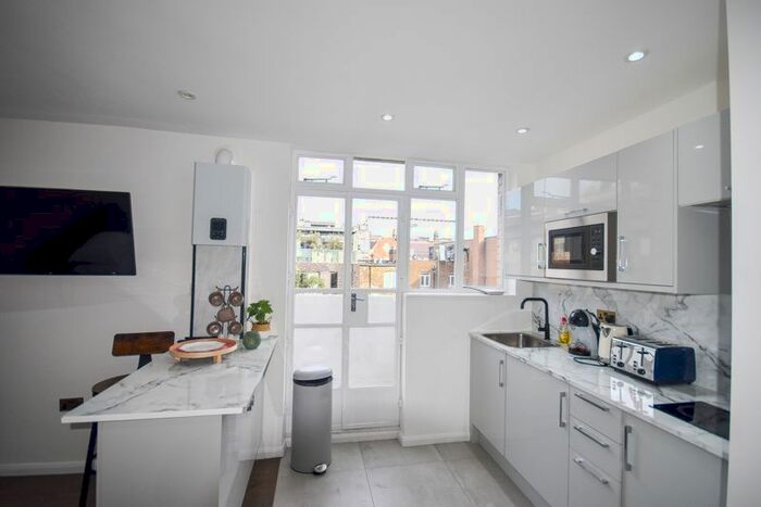 2 Bedroom Flat To Rent In Whitfield Street, London, W1T