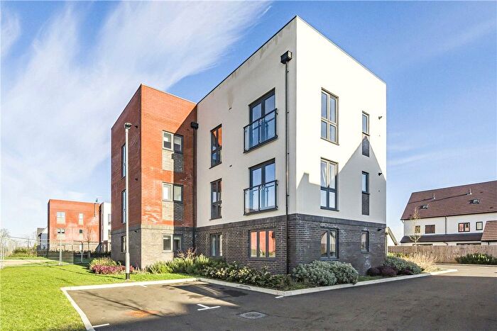 2 Bedroom Flat To Rent In Croxden Way, Daventry, NN11