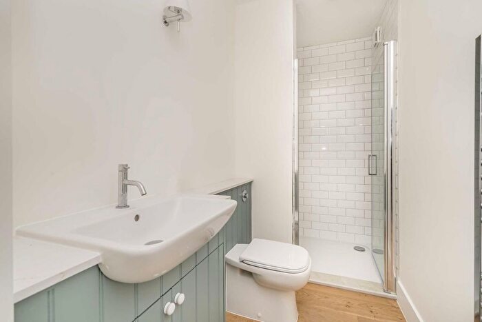 2 Bedroom Flat To Rent In Avonmore Road, London, W14