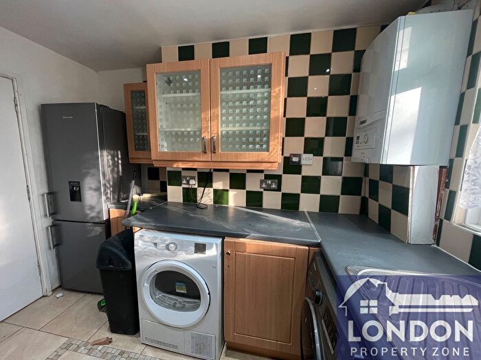 3 Bedroom Flat To Rent In Pearscroft Road, Fulham, London, SW6