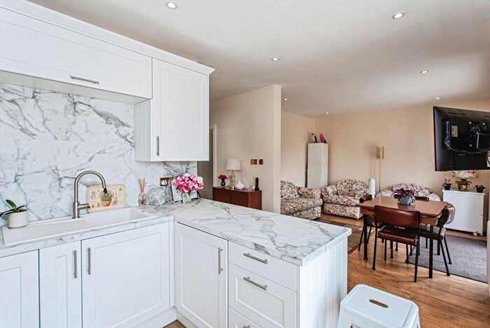 3 Bedroom Bungalow For Sale In Prittlewell Chase, Westcliff-on-Sea, Essex, SS0