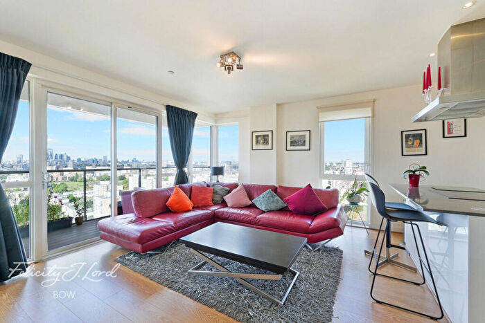 2 Bedroom Apartment For Sale In Hay Currie Street, London, E14