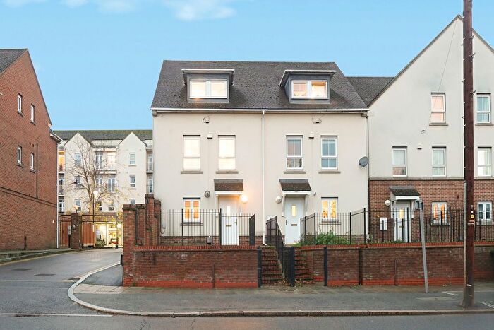 4 Bedroom Semi Detached House To Rent In Church Hill Road, Barnet, EN4