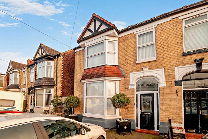 4 Bedroom Semi-Detached House For Sale In Holderness Road, Hull, HU9