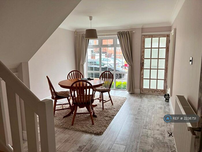 4 Bedroom Terraced House To Rent In Wheatcroft Grove, Rainham Kent - Gillingham, ME8