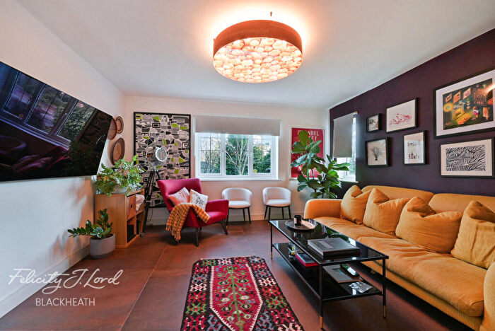 3 Bedroom Detached House For Sale In Eaglesfield Road, London, SE18