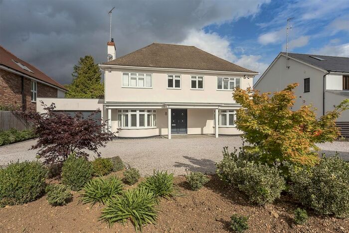4 Bedroom Detached House For Sale In Fairway Close, Harpenden, AL5