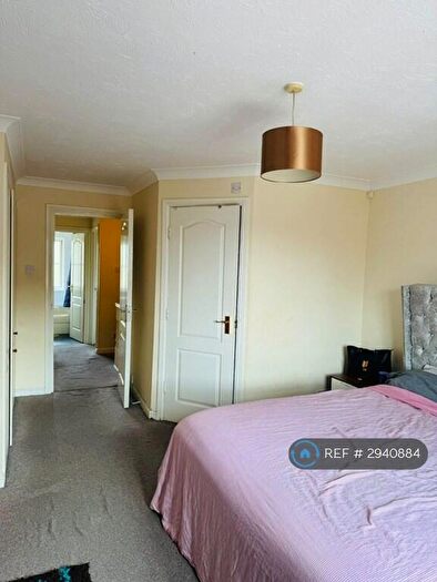 3 Bedroom End Of Terrace House To Rent In Fairway Drive, London, SE28
