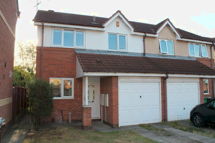 3 Bedroom Mews To Rent In Howells Close, Nottingham, NG5