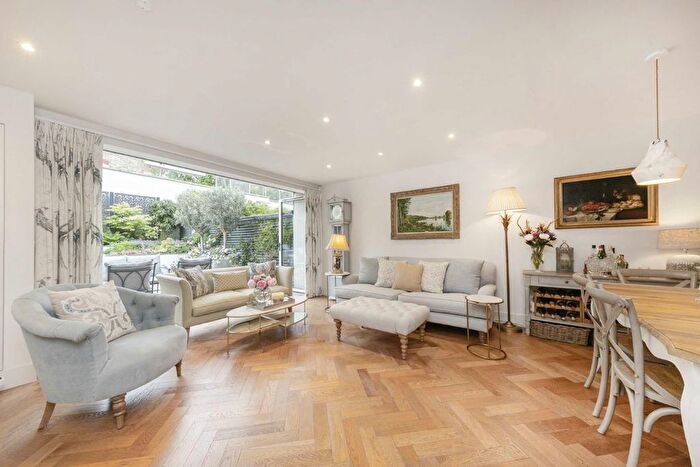 5 Bedroom Property For Sale In Pakefield Mews, Streatham, SW2