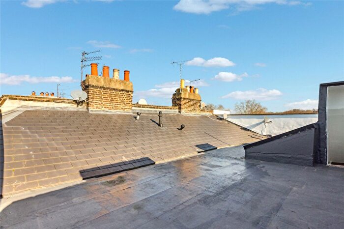 3 Bedroom Flat To Rent In Holland Road, Kensington, London, W14
