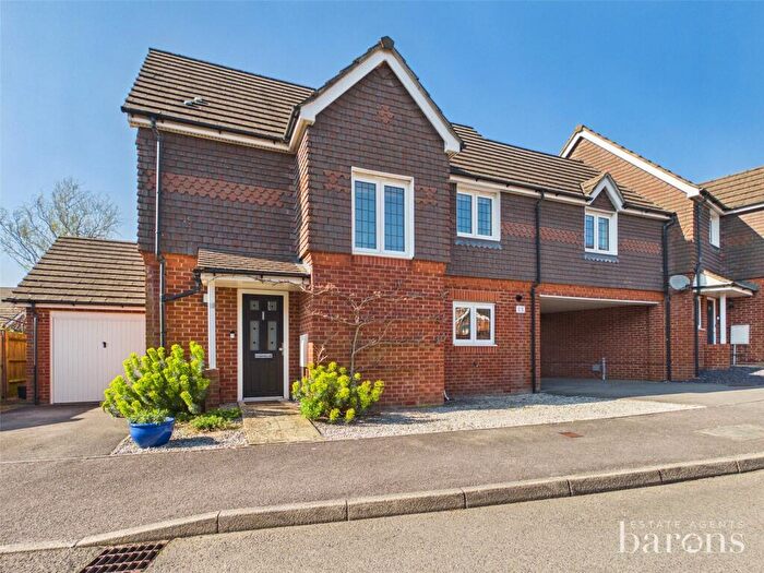 3 Bedroom Link Detached House For Sale In Rycroft Meadow, Beggarwood, Basingstoke, Hampshire, RG22