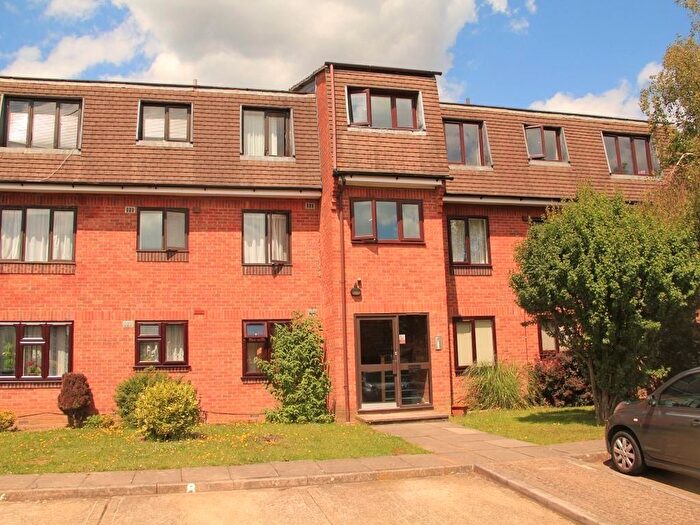 1 Bedroom Flat For Sale In The Drive, Langley, SL3