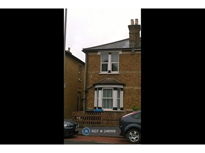3 Bedroom Semi-Detached House To Rent In Villiers Road, Kingston Upon Thames, KT1