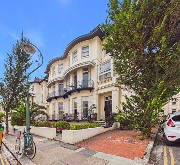 2 Bedroom Flat For Sale In Lansdowne Place, Hove, BN3