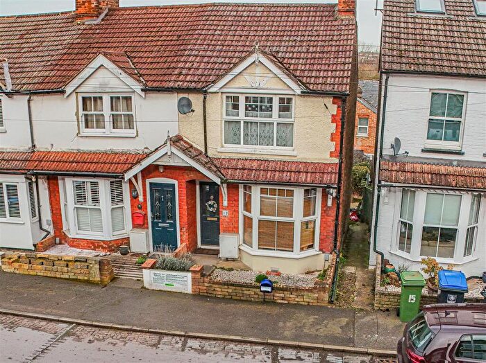 2 Bedroom End Of Terrace House For Sale In Winifred Road, Hemel Hempstead, HP3