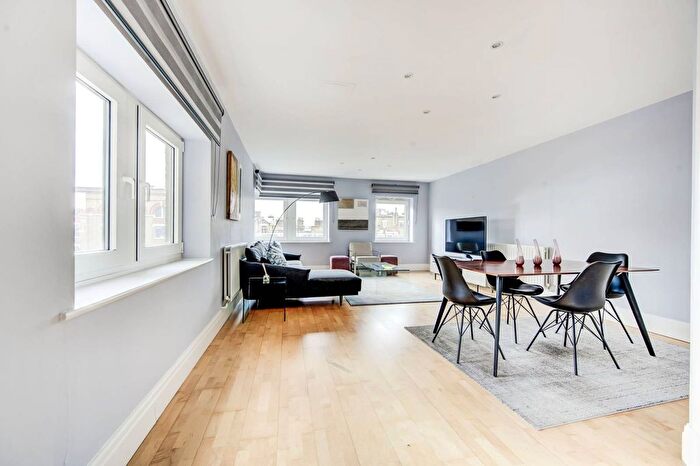 2 Bedroom Flat To Rent In Beckford Close, Kensington, London, W14