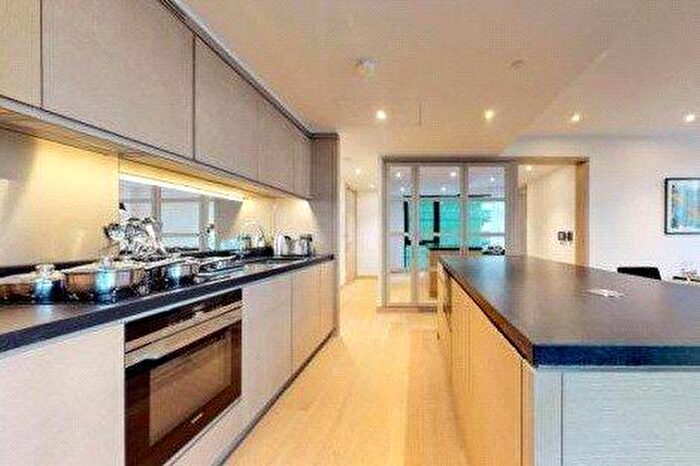 Apartment To Rent In Ambassador Building, London, SW11