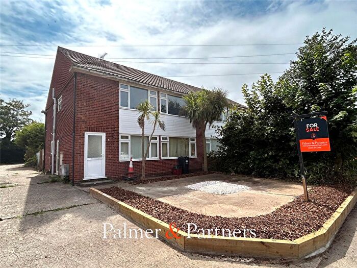 2 Bedroom Flat For Sale In Blenheim Road, Clacton-On-Sea, Essex, CO15