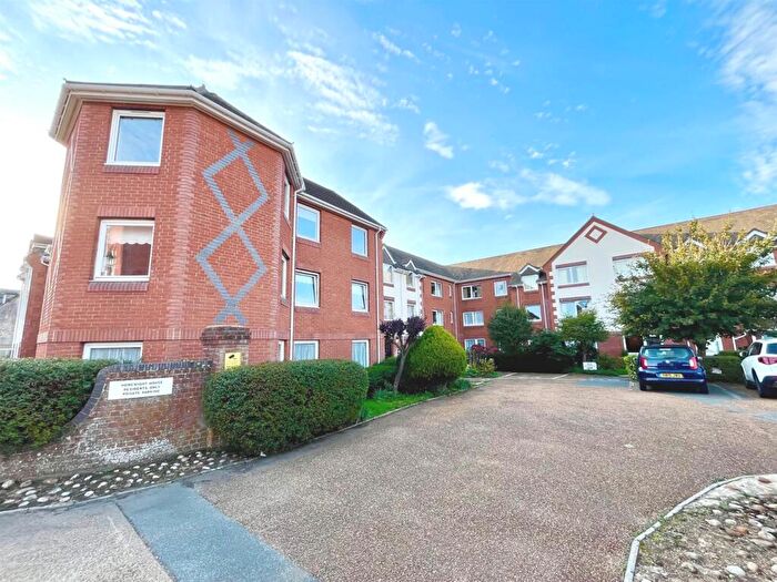 1 Bedroom Flat For Sale In Crocker Street, Newport, PO30