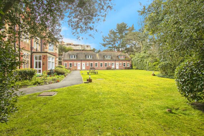 3 Bedroom Cottage To Rent In Roysdean Manor, Bournemouth, BH1