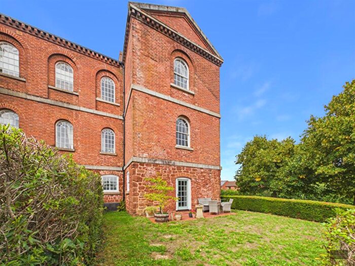 3 Bedroom Flat For Sale In Woodbury Walk, Exminster, Exeter, EX6