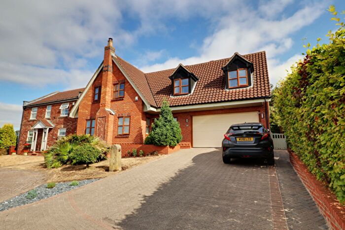 4 Bedroom Detached House For Sale In Crackle Hill, Westwoodside, DN9
