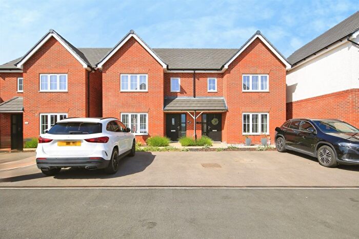 3 Bedroom Semi-Detached House For Sale In Banbury Drive, Hampton Water, Peterborough, PE7