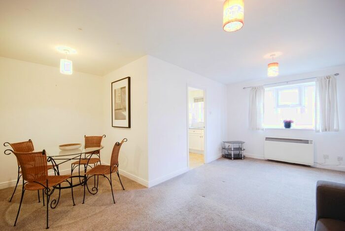1 Bedroom Flat To Rent In Basevi Way, London, SE8