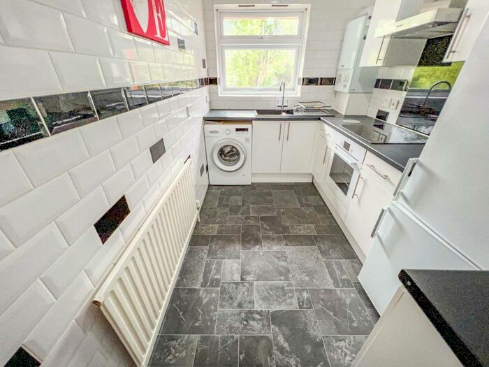 Studio To Rent In Kenton Road, Harrow, HA3