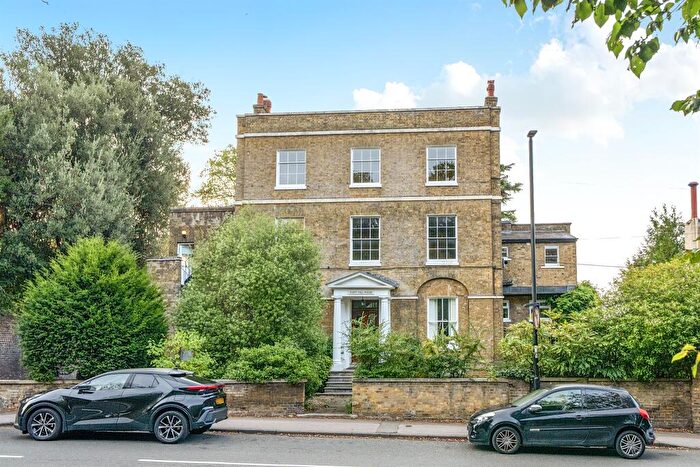 2 Bedroom Apartment For Sale In Forty Hill, Enfield, EN2