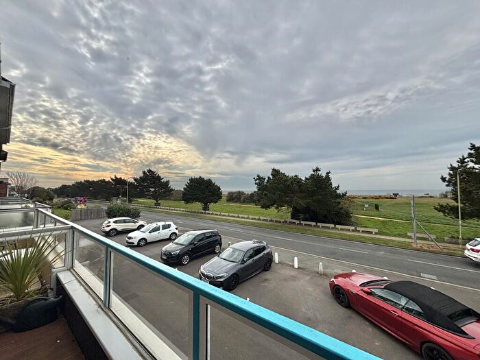 4 Bedroom House To Rent In Sea Front, Hayling Island, PO11