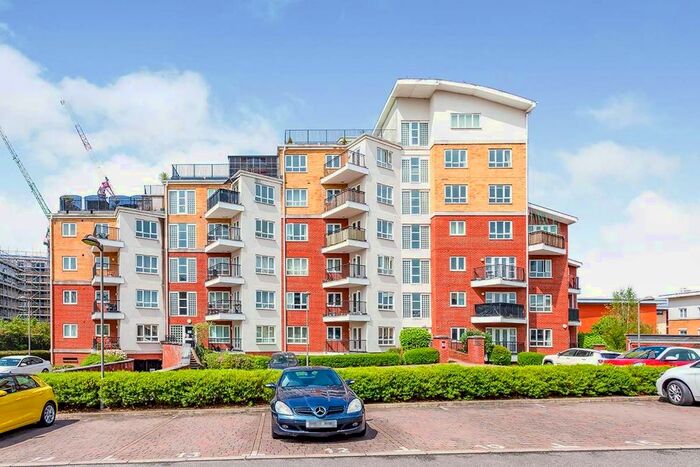 2 Bedroom Flat To Rent In The Gateway, Watford, Hertfordshire, WD18