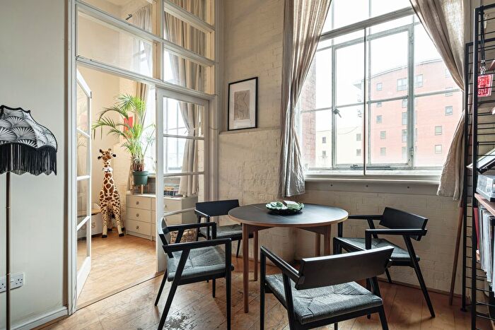 2 Bedroom Flat For Sale In Lexington Building, Bow, E3