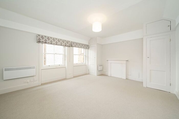 3 Bedroom Flat To Rent In Kings Road, London, SW3