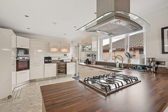 4 Bedroom Detached Bungalow For Sale In Burngrange Gardens, West Calder, EH55