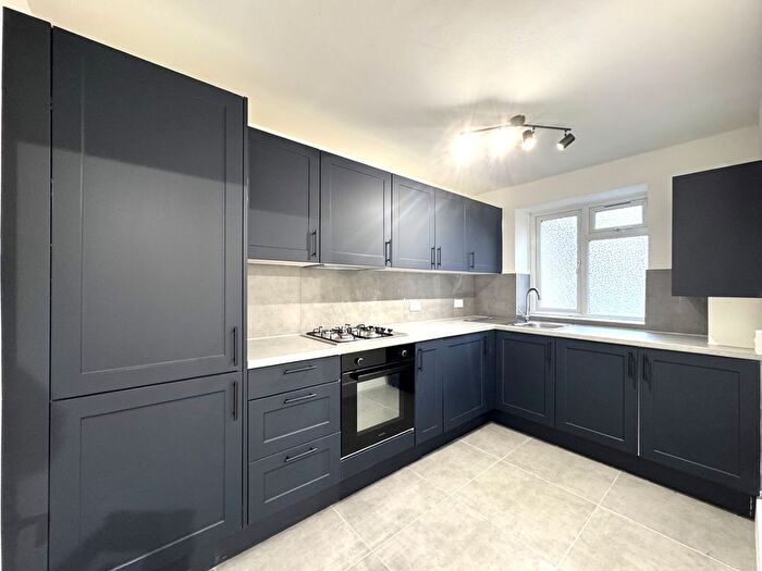 2 Bedroom Flat To Rent In Amersham Hill, High Wycombe, HP13