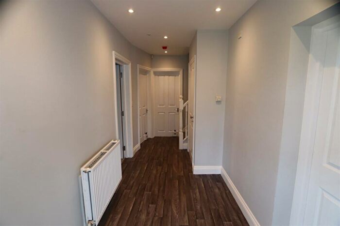 6 Bedroom Semi-Detached House To Rent In Wolverhampton Road, Oldbury, B68