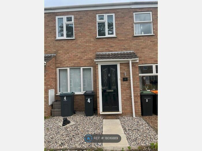 2 Bedroom Terraced House To Rent In Crediton Close, Bedford, MK40