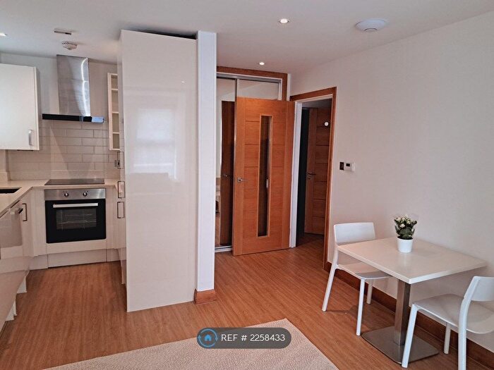 1 Bedroom Flat To Rent In Station Road, London, N3