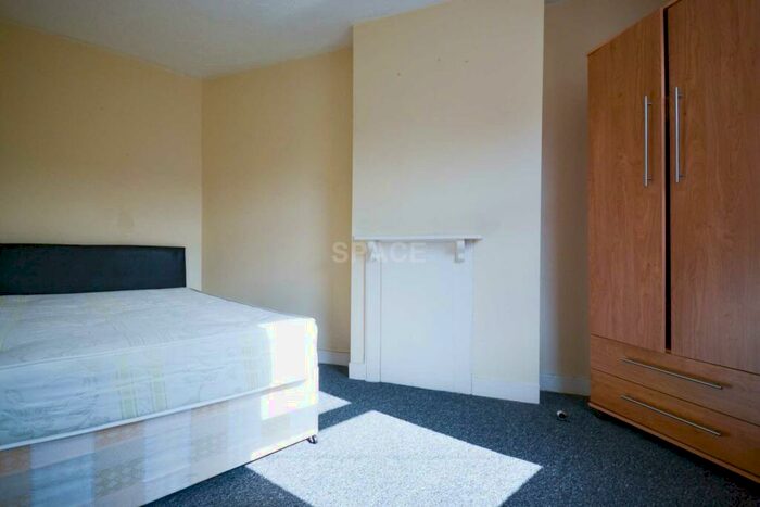 2 Bedroom End Of Terrace House To Rent In Alpine Street, Reading, Berkshire, RG1